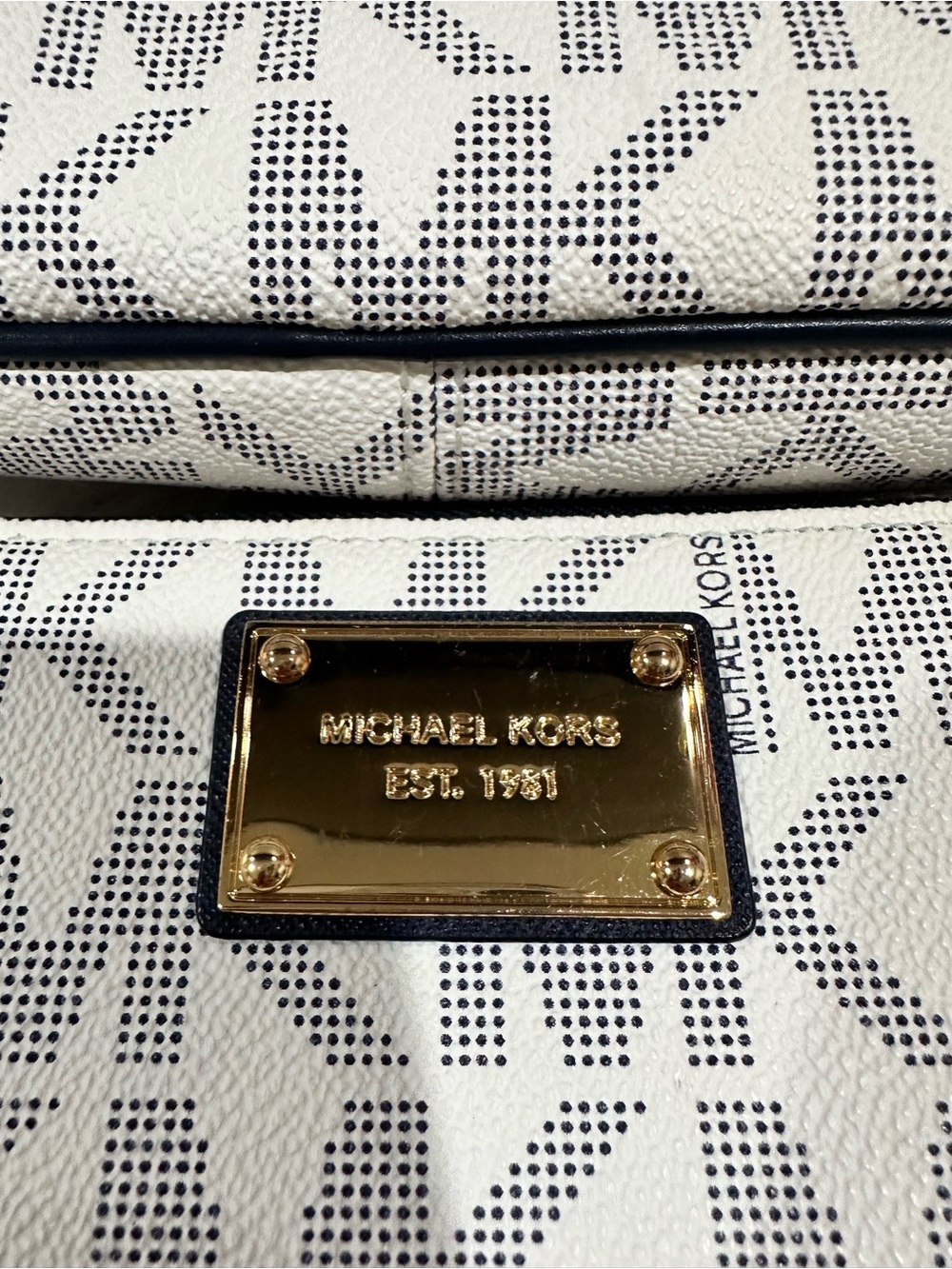 Michael Kors White-Navy Signature Print Logo Crossbody Bag with Matching Wallet - Picture 2 of 16